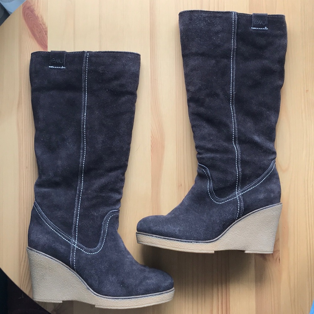 Emu Australian “waratah” boots size 9